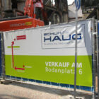 Bauzaunbanner auf Zaun gespannt