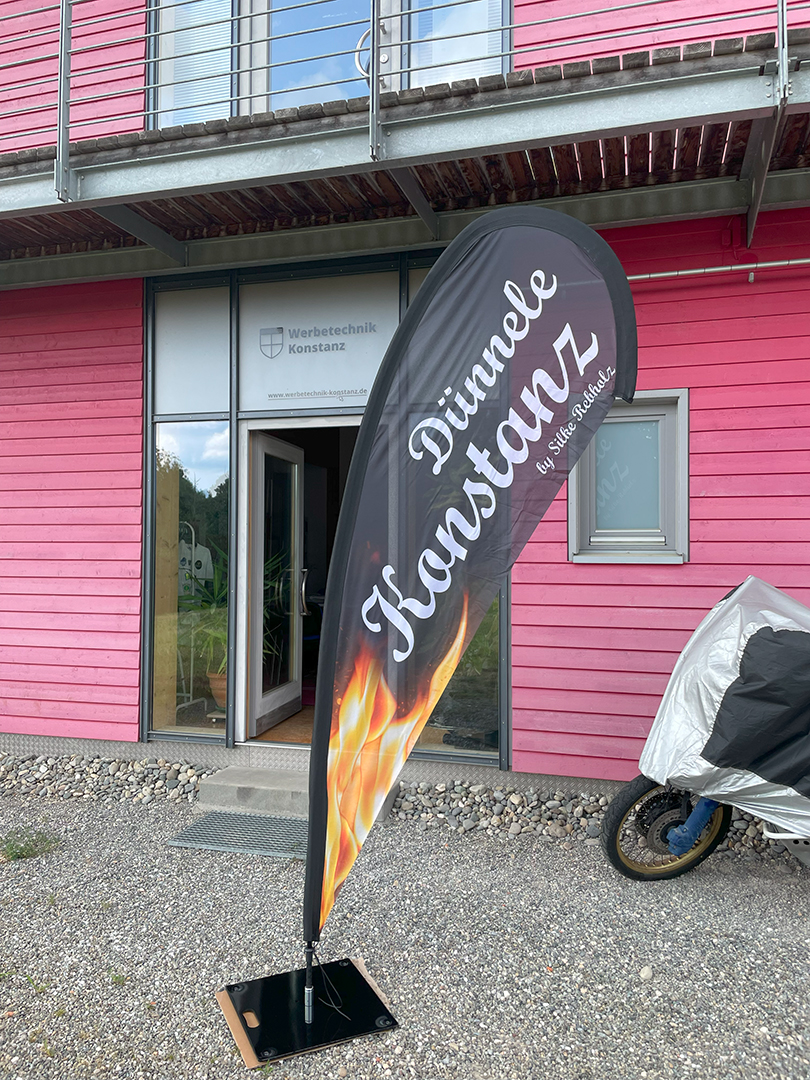 Beachflag aufgestellt mit
