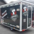 Anhängerbeschriftung Foodtruck Heckansicht